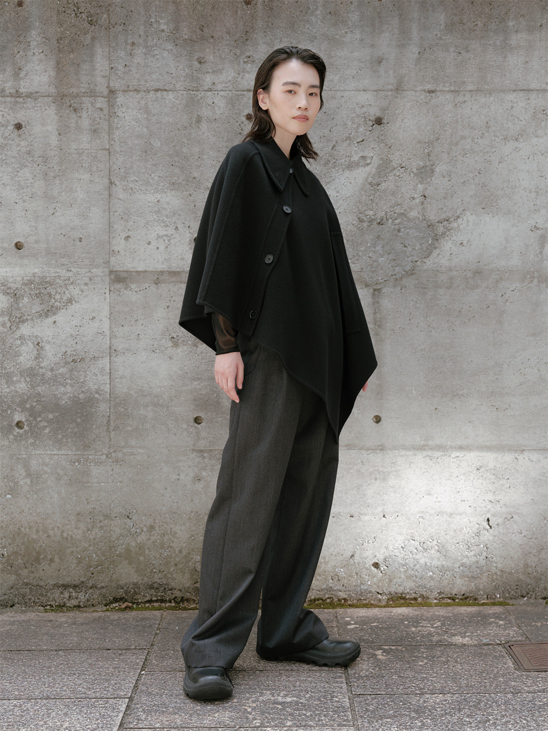 Timon Cape / Black