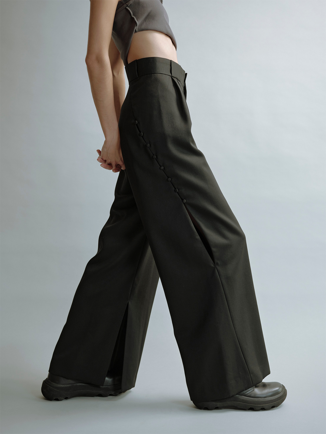 Aoi Trousers/Black｜TĔLOPLAN | テーロプランの公式オンラインストア