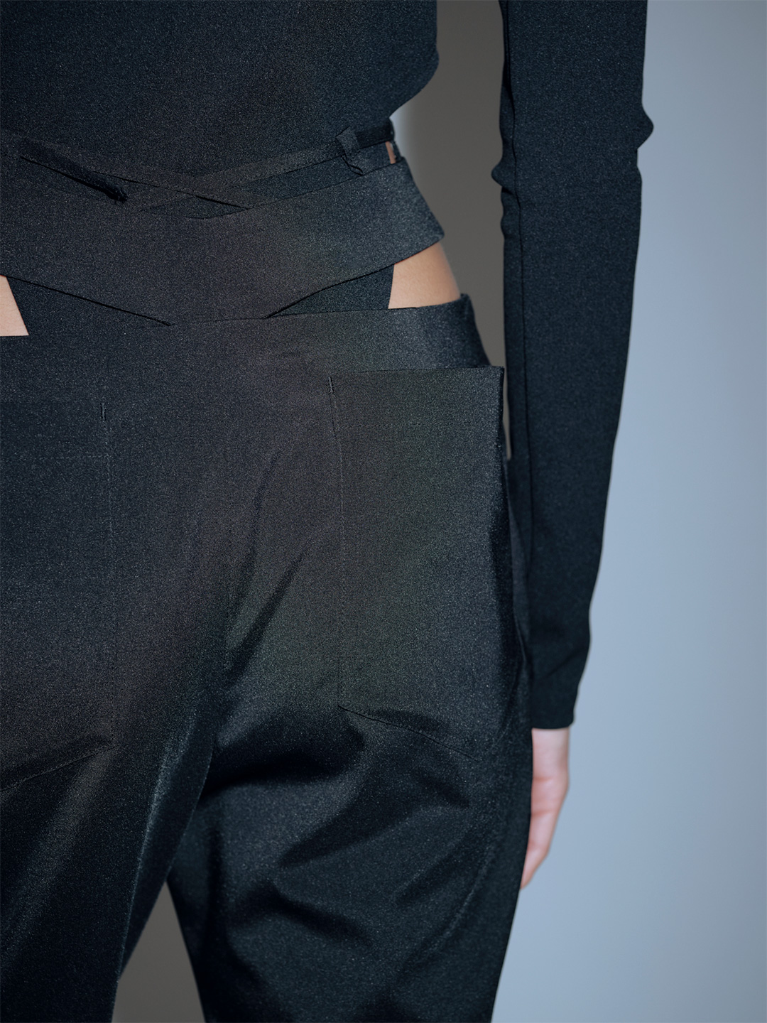 Tinley Trousers/Greige｜TĔLOPLAN | テーロプランの公式オンラインストア