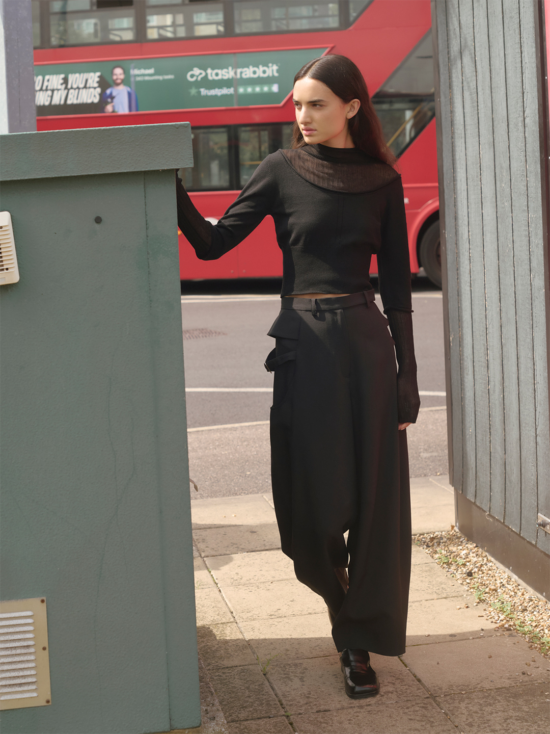 Natalie Trousers/Beige｜TĔLOPLAN | テーロプランの公式オンラインストア